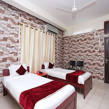Oyo 9562 Hotel Upasana Palace Guwahati Bagian luar foto