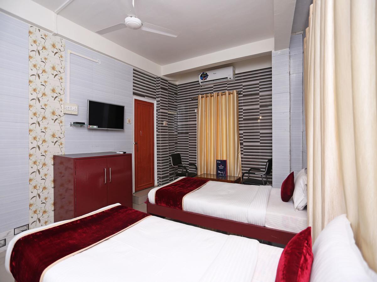 Oyo 9562 Hotel Upasana Palace Guwahati Bagian luar foto