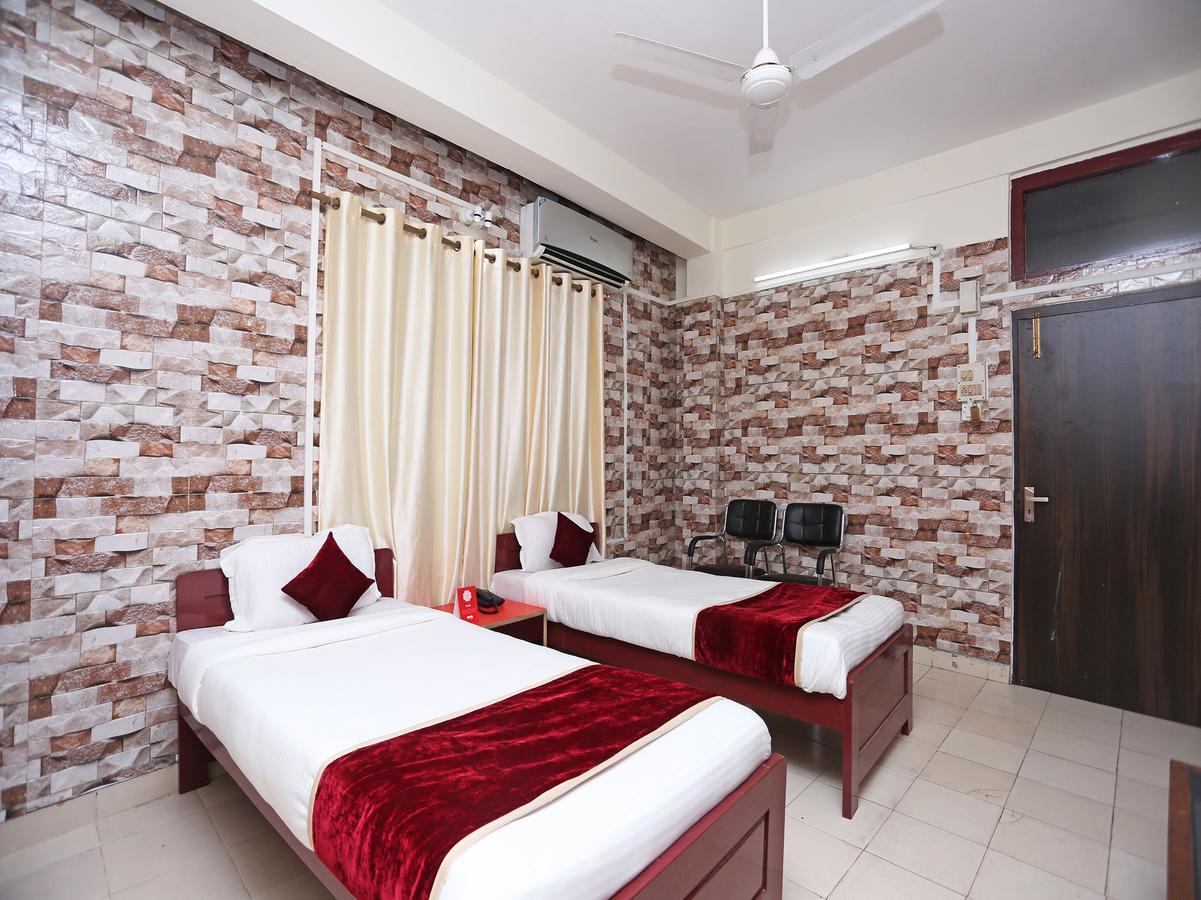 Oyo 9562 Hotel Upasana Palace Guwahati Bagian luar foto