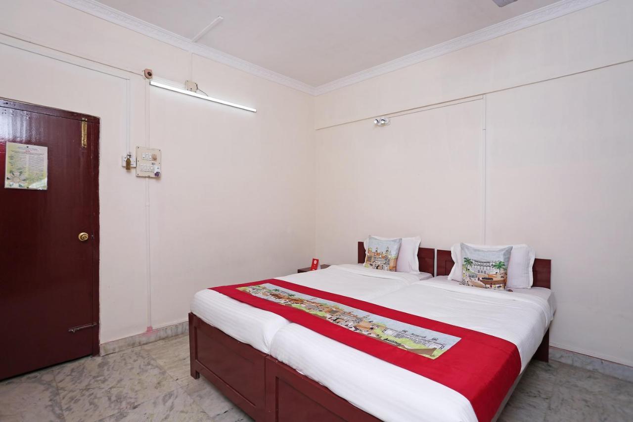 Oyo 9562 Hotel Upasana Palace Guwahati Bagian luar foto
