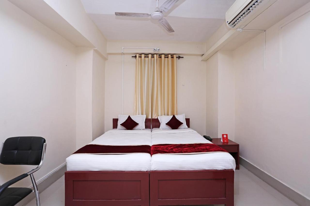 Oyo 9562 Hotel Upasana Palace Guwahati Bagian luar foto