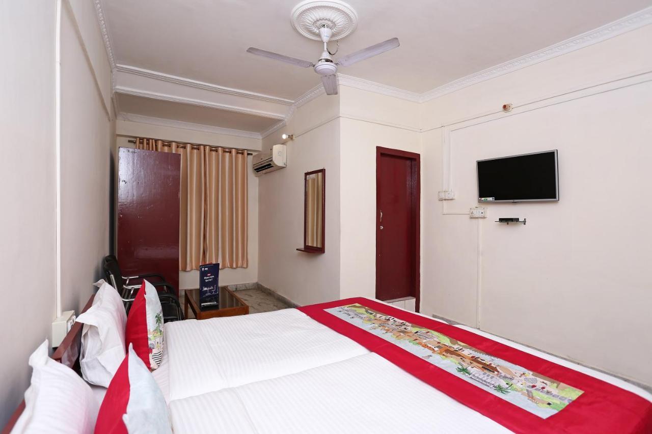 Oyo 9562 Hotel Upasana Palace Guwahati Bagian luar foto