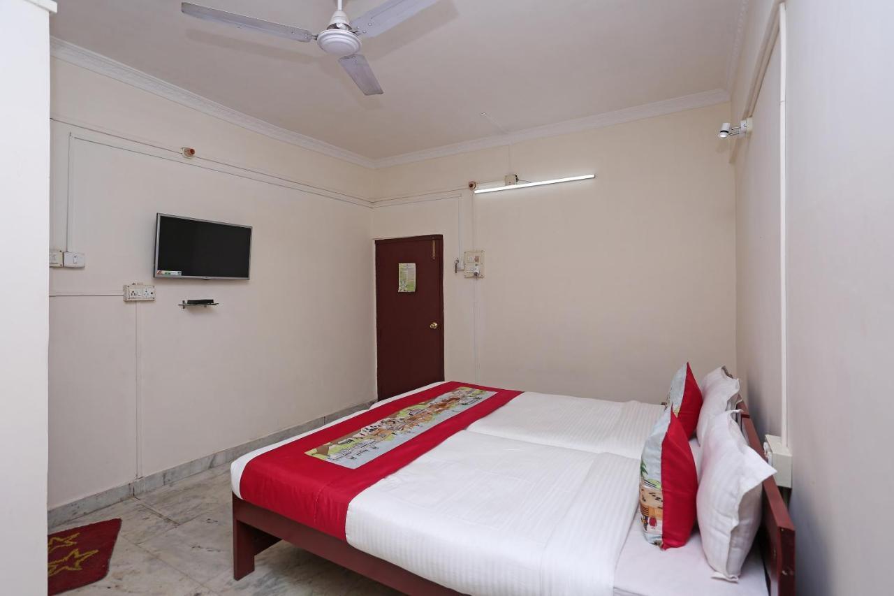 Oyo 9562 Hotel Upasana Palace Guwahati Bagian luar foto