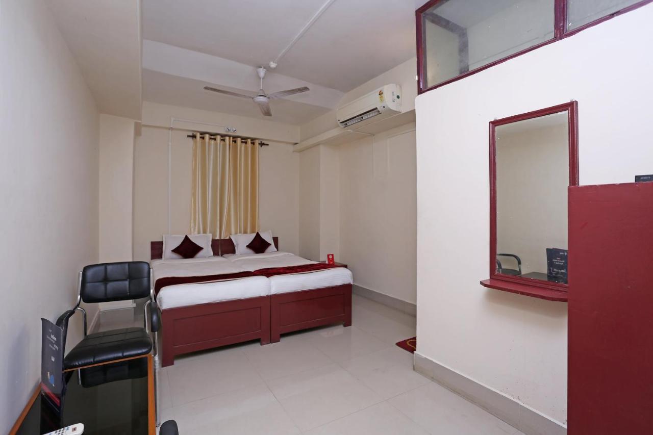 Oyo 9562 Hotel Upasana Palace Guwahati Bagian luar foto