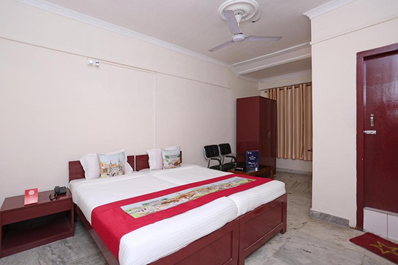 Oyo 9562 Hotel Upasana Palace Guwahati Bagian luar foto