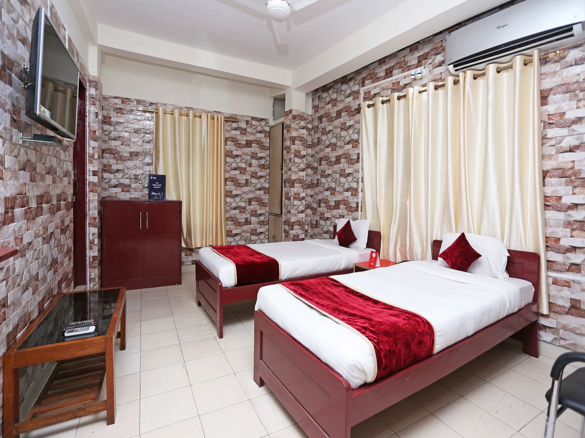 Oyo 9562 Hotel Upasana Palace Guwahati Bagian luar foto